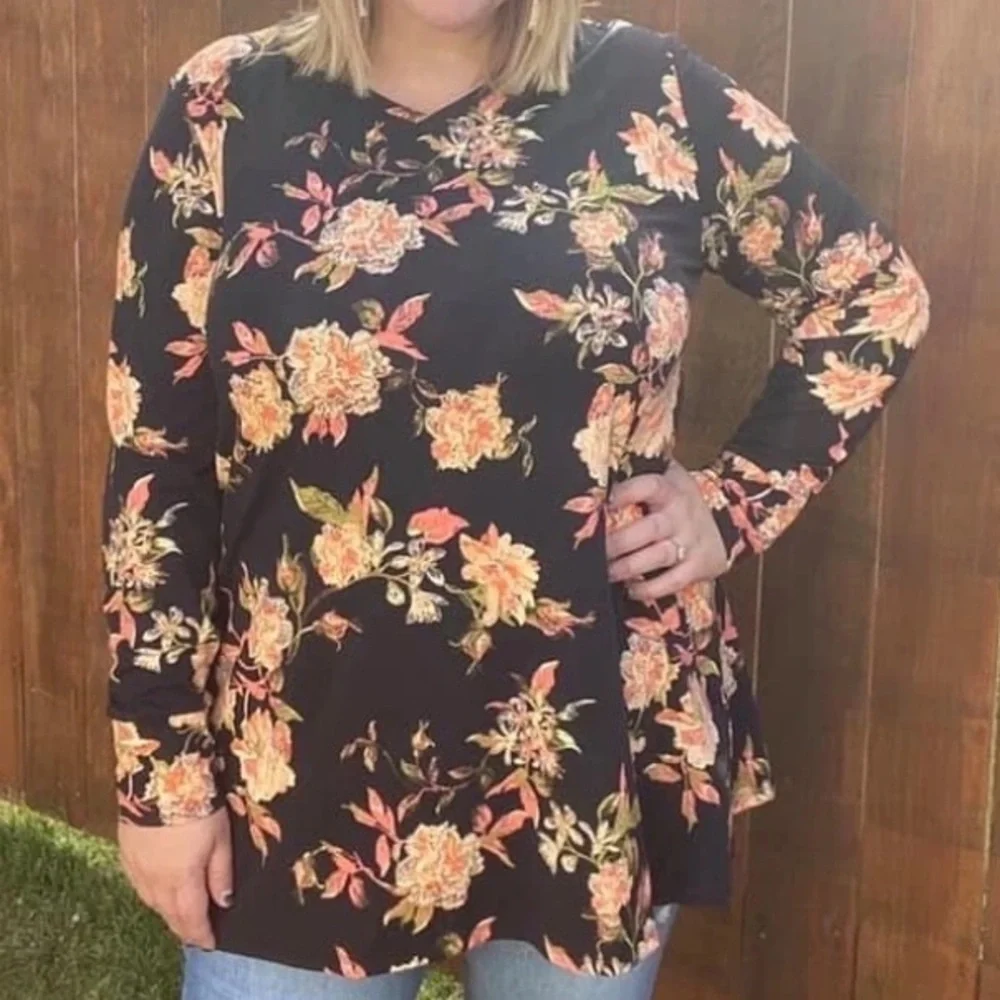 LulaRoe Elizabeth Long Sleeve Aline Tunic V-Neck Navy Blue Floral